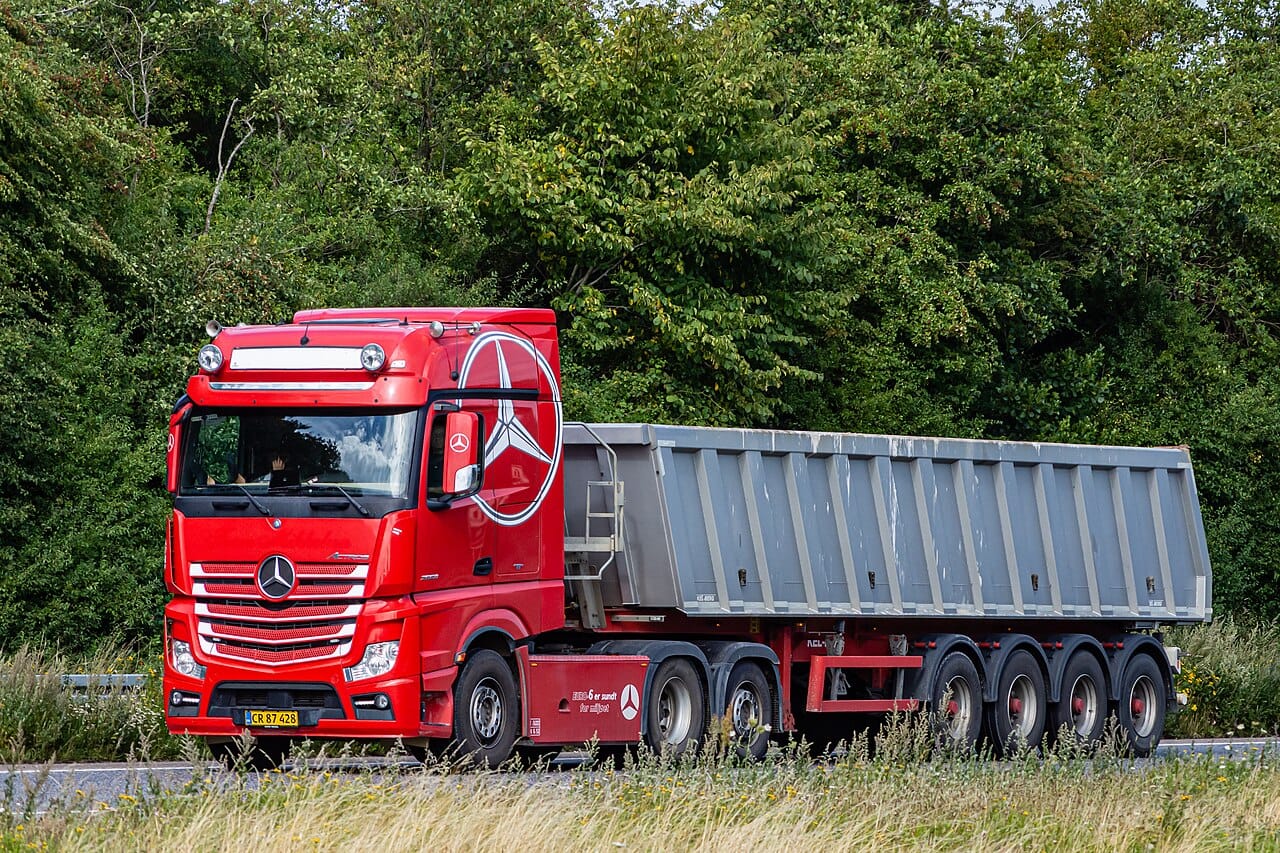 2020 Mercedes-Benz Actros 2645 LS 6x4 Tractor Head — front three-quarter view