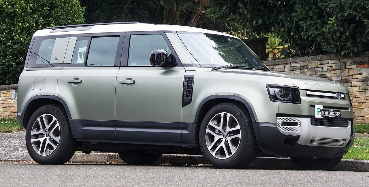 2021 Land Rover Defender 110 P400 SE — front three-quarter view