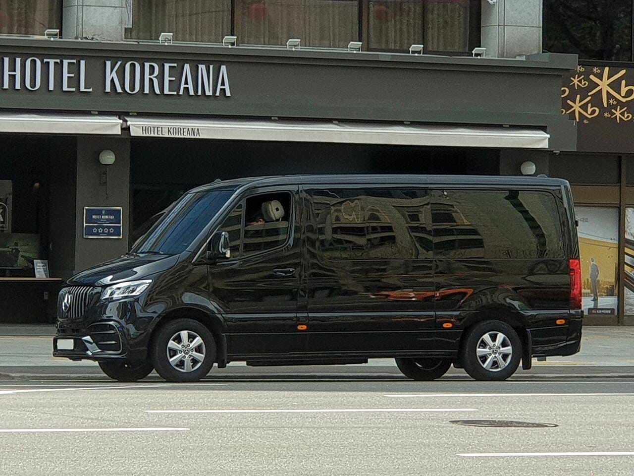 2022 Mercedes-Benz Sprinter 516 CDI Panel Van L3H2 — front three-quarter view