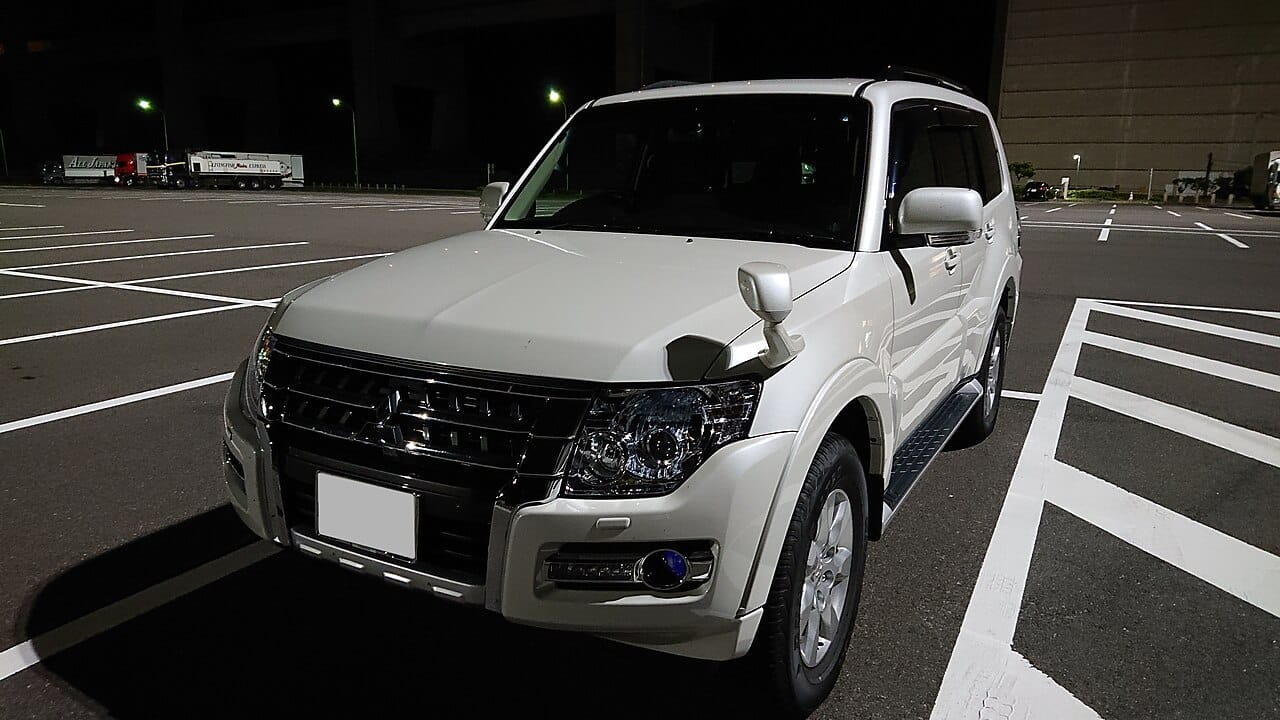 2022 Mitsubishi Pajero 3.8 GLS V6 — front three-quarter view