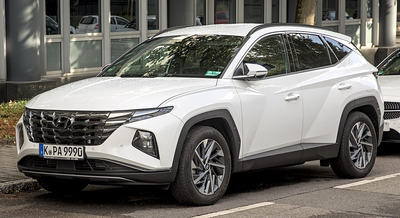 2023 Hyundai Tucson 2.0 GL AWD — front three-quarter view