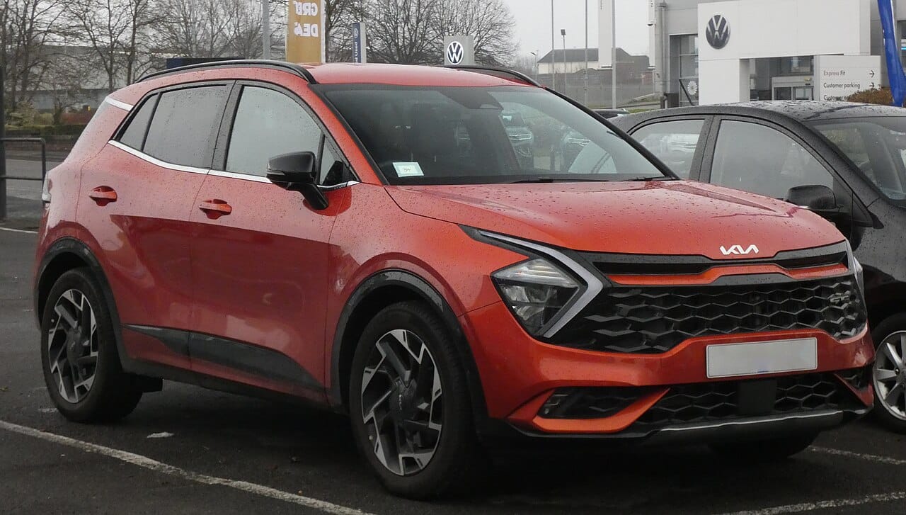 2023 Kia Sportage 1.6 T-GDi GT-Line — front three-quarter view