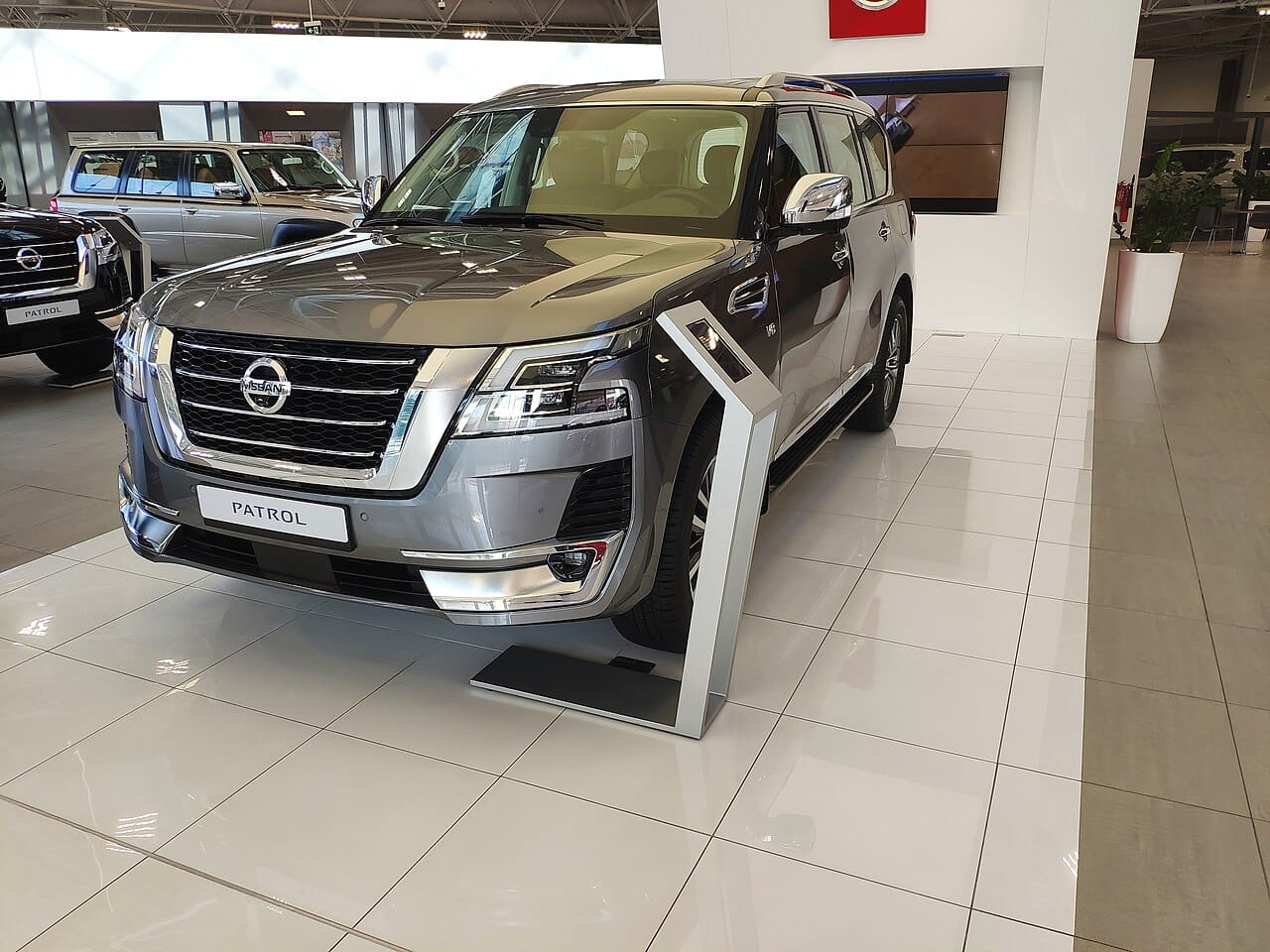 2023 Nissan Patrol 5.6 LE Platinum City — front three-quarter view