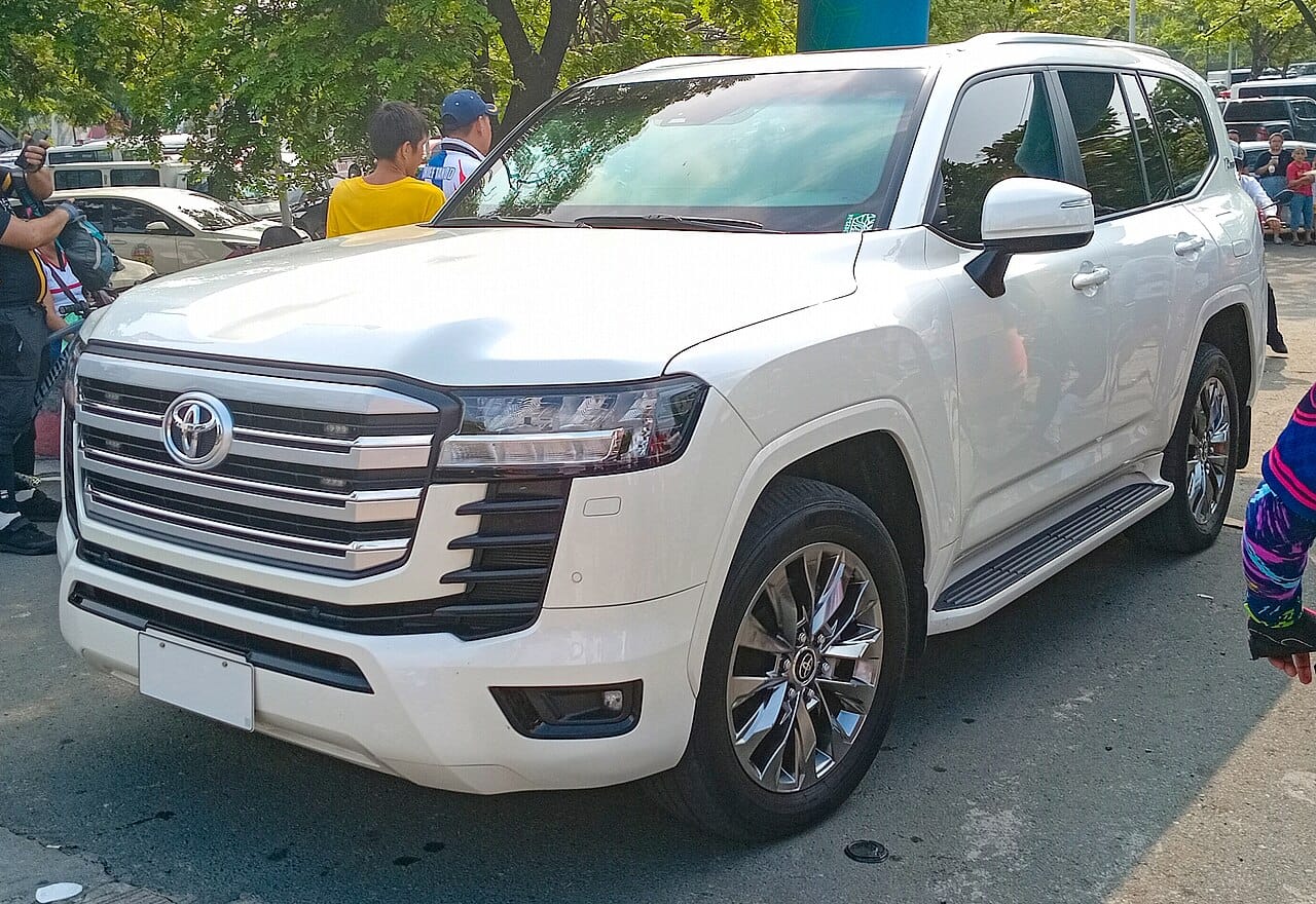 2023 Toyota Land Cruiser 300 VXR 3.5 Twin-Turbo — front three-quarter view